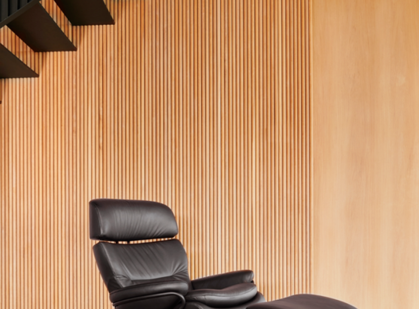 Кресло-реклайнер с пуфом STRESSLESS Rome With Headrest