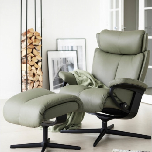 Кресло-реклайнер с пуфом Stressless Magic Cross base