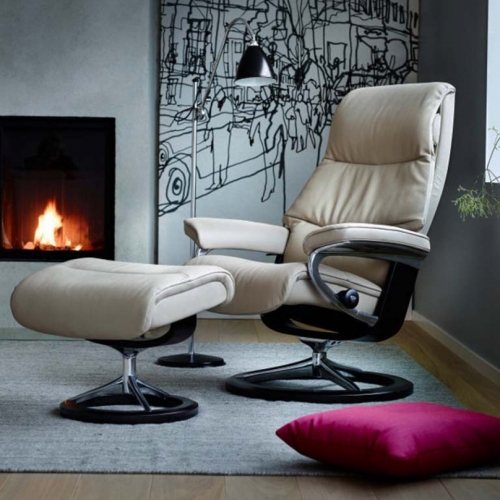 Кресло-реклайнер с пуфом  Stressless View(M) Signature
